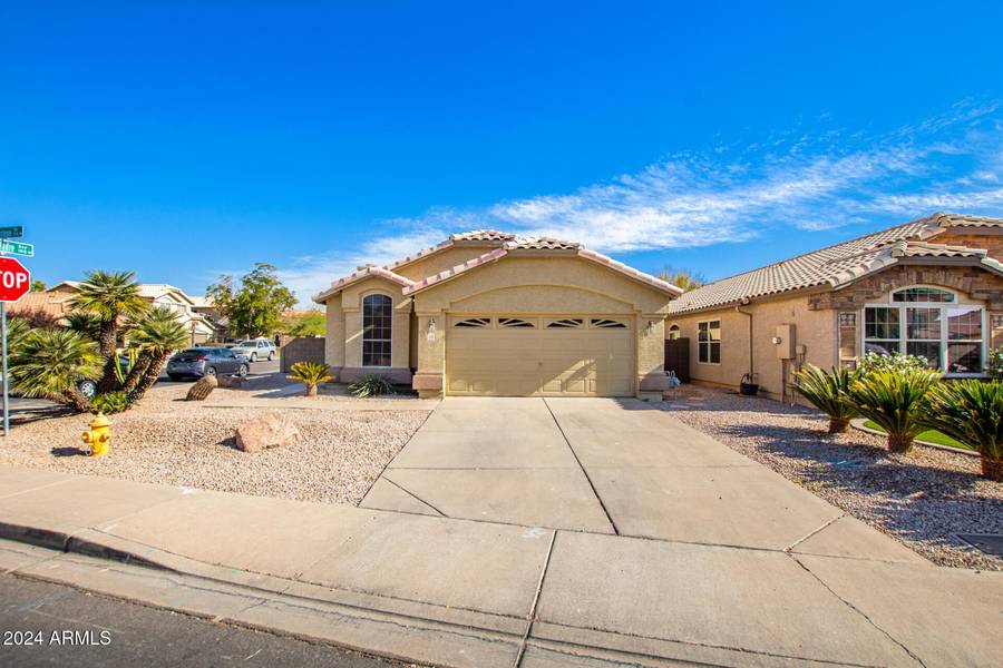 123 S COBBLESTONE Drive, Gilbert, AZ 85296