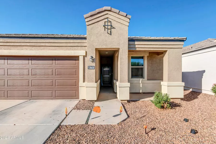 28658 N GEODE Drive, San Tan Valley, AZ 85143