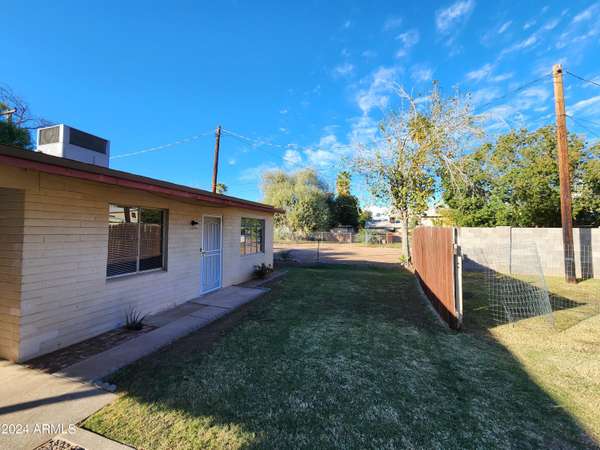 Tempe, AZ 85281,922 S FARMER Avenue #1/2