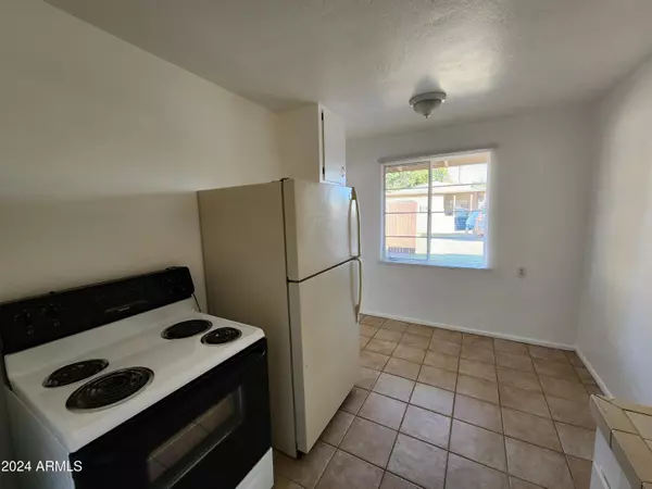 Tempe, AZ 85281,922 S FARMER Avenue #1/2