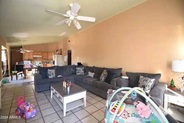 Phoenix, AZ 85040,5802 S 13TH Way
