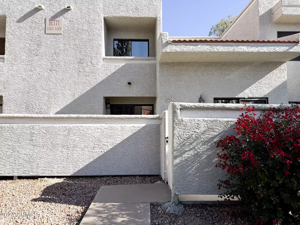 Tempe, AZ 85281,850 S RIVER Drive #1002