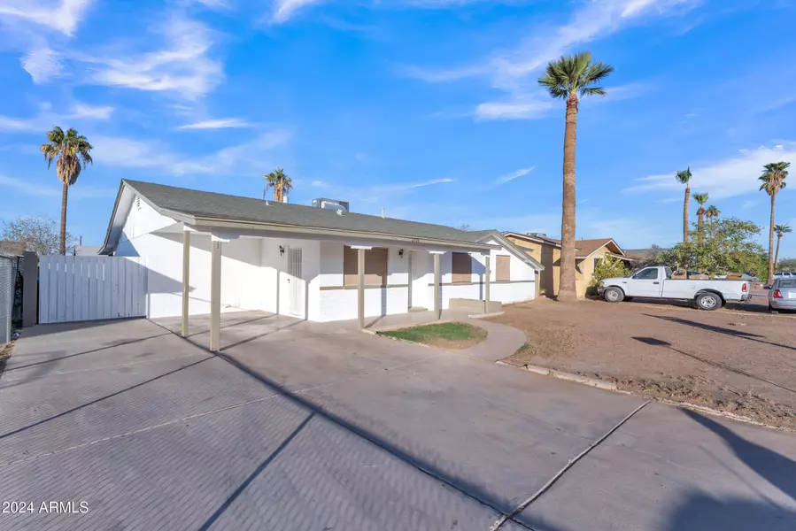 2308 E CHIPMAN Road, Phoenix, AZ 85040