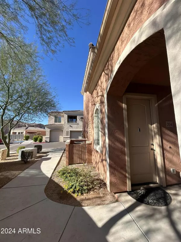 Chandler, AZ 85225,900 S CANAL Drive #204