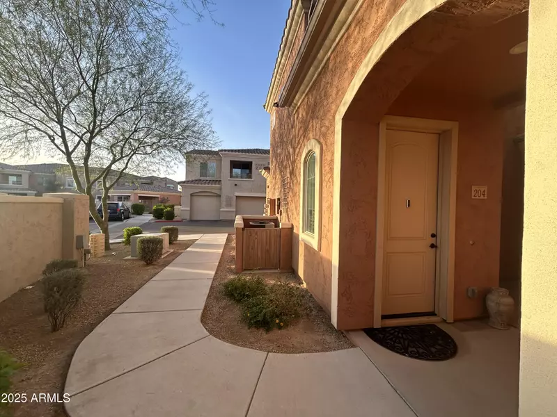 900 S CANAL Drive #204, Chandler, AZ 85225