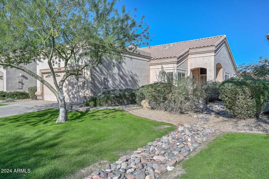 8390 W ORAIBI Drive, Peoria, AZ 85382