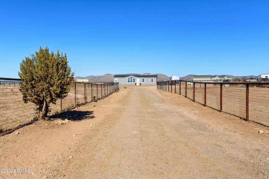 2950 W SABER Lane, Paulden, AZ 86334