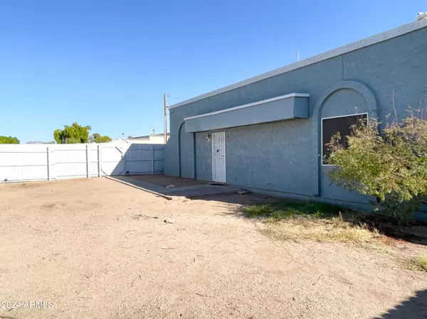 Apache Junction, AZ 85120,2061 S Apache Drive #4