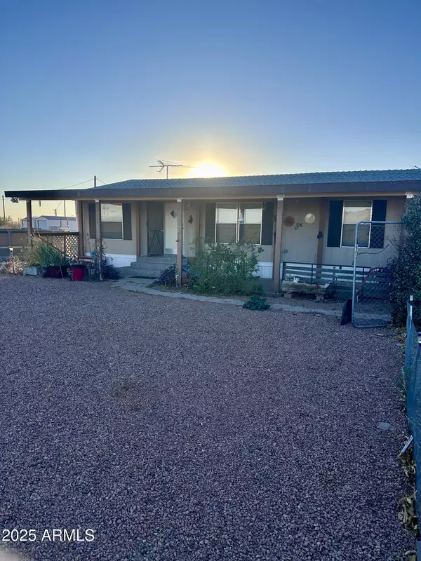 27380 S SANTA FE Road, Congress, AZ 85332