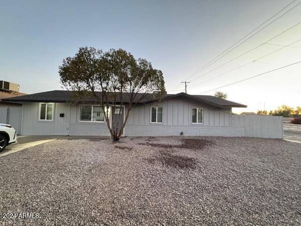 Phoenix, AZ 85033,8249 W EARLL Drive