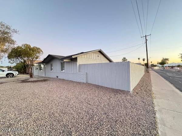 Phoenix, AZ 85033,8249 W EARLL Drive