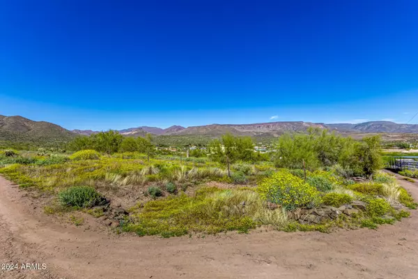 492 N 13TH Avenue #-, New River, AZ 85087