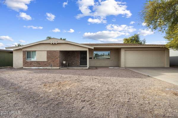 902 S SARANAC Avenue, Mesa, AZ 85208