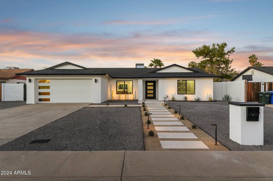 5030 E WINCHCOMB Drive, Scottsdale, AZ 85254