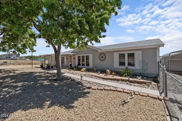 18437 S FRONTIER Road, Peeples Valley, AZ 86332