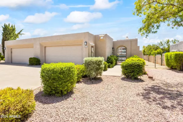 4303 E GLENROSA Avenue, Phoenix, AZ 85018