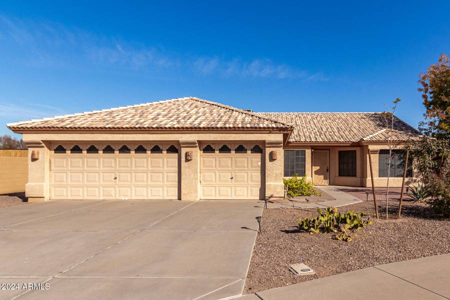 4554 W WHITTEN Court, Chandler, AZ 85226