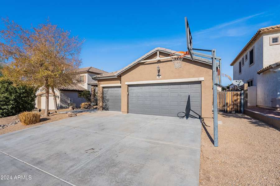 10582 W SALTER Drive, Peoria, AZ 85382