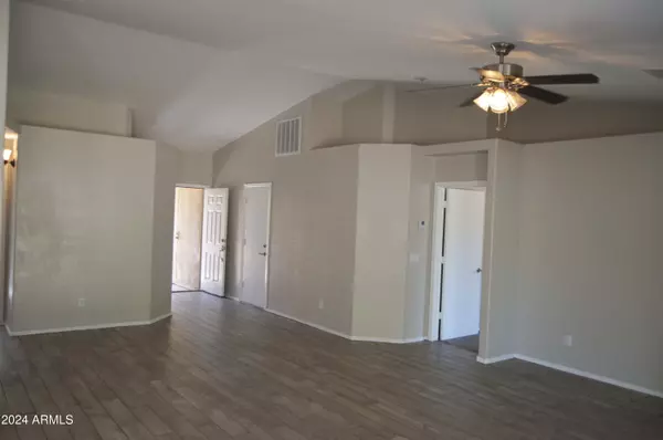 San Tan Valley, AZ 85140,4326 E MEADOW CREEK Way