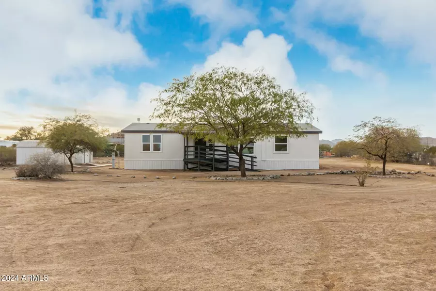 28904 N VARNUM Road, San Tan Valley, AZ 85143