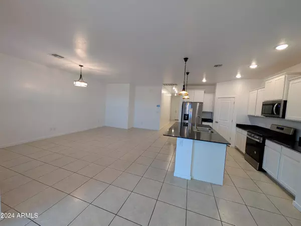 Maricopa, AZ 85138,40618 W JENNA Lane