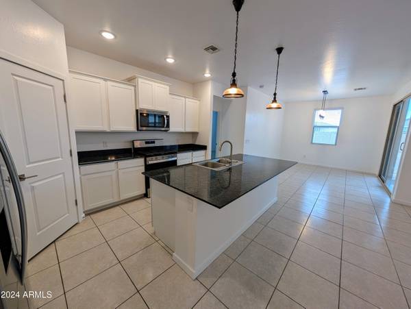 Maricopa, AZ 85138,40618 W JENNA Lane