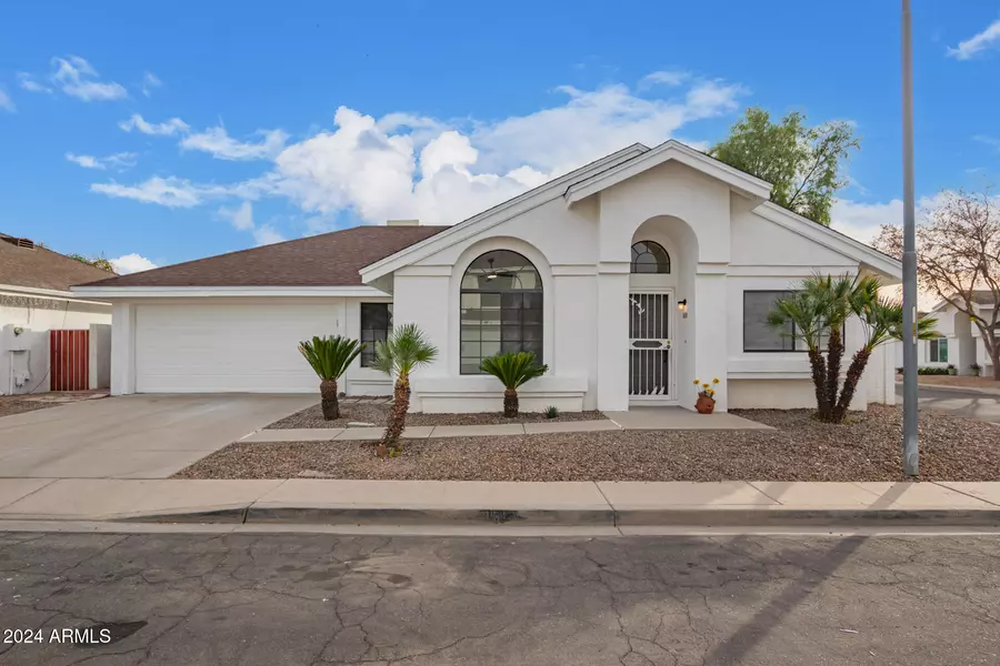 3223 E TOPEKA Drive, Phoenix, AZ 85050