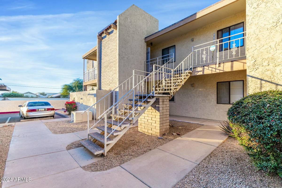 Phoenix, AZ 85032,16635 N CAVE CREEK Road #125