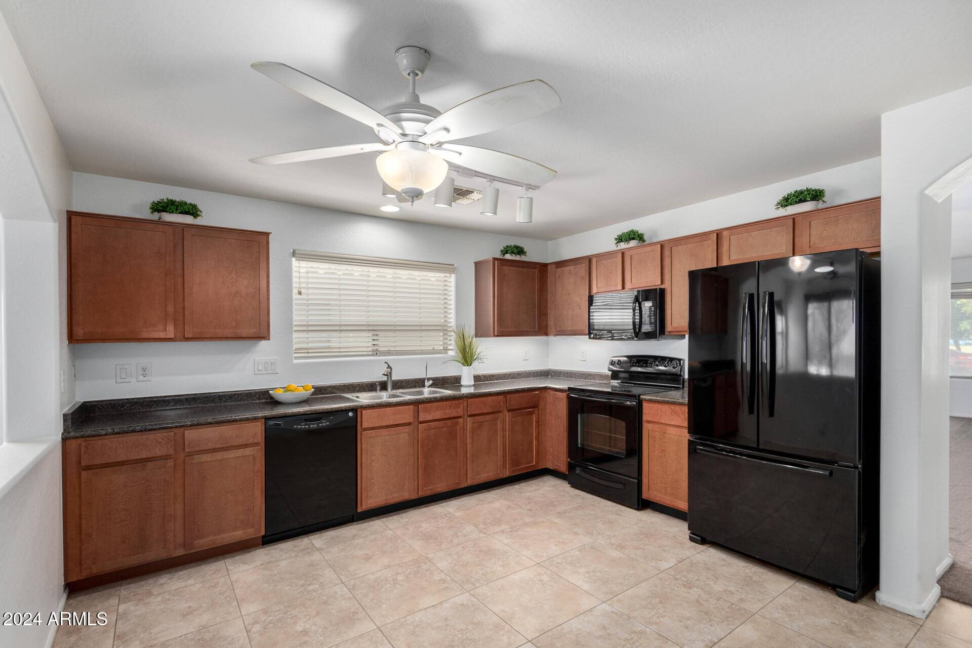 931 W CEDAR TREE Drive, San Tan Valley, AZ 85143