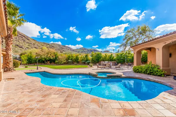 Paradise Valley, AZ 85253,5339 E ROYAL PALM Road