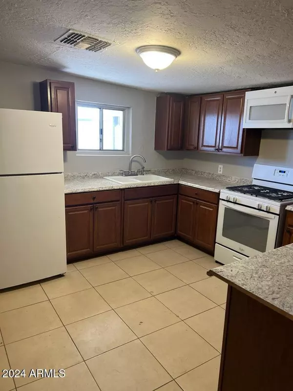 2541 E ILLINI Street, Phoenix, AZ 85040