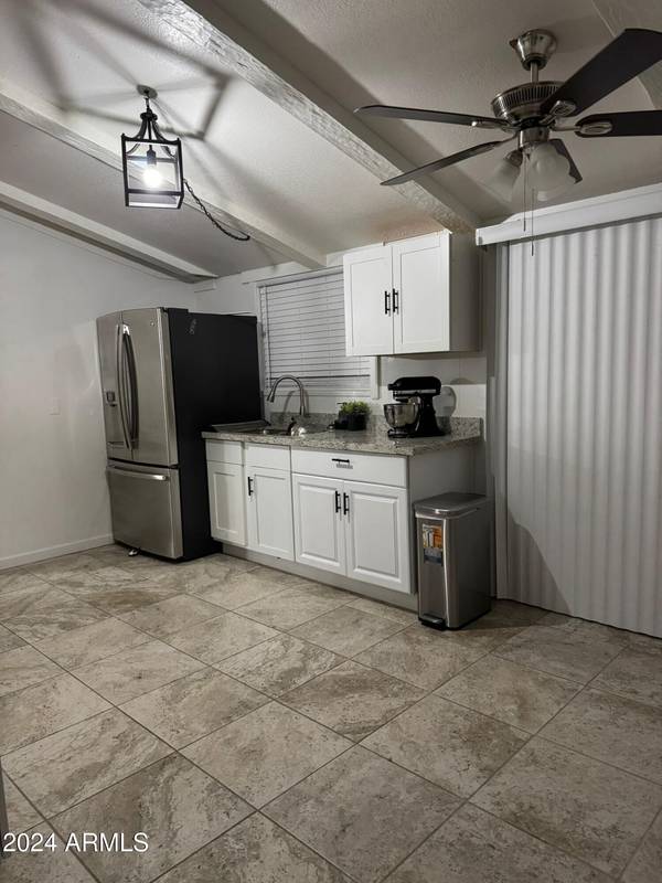 Phoenix, AZ 85043,6705 W Fillmore Street W #305