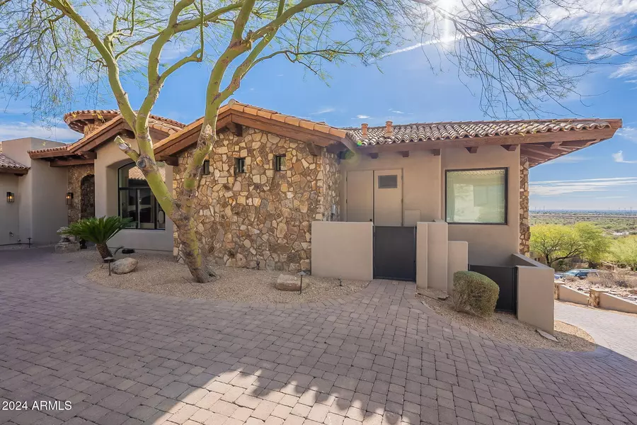 11328 E DREYFUS Avenue, Scottsdale, AZ 85259