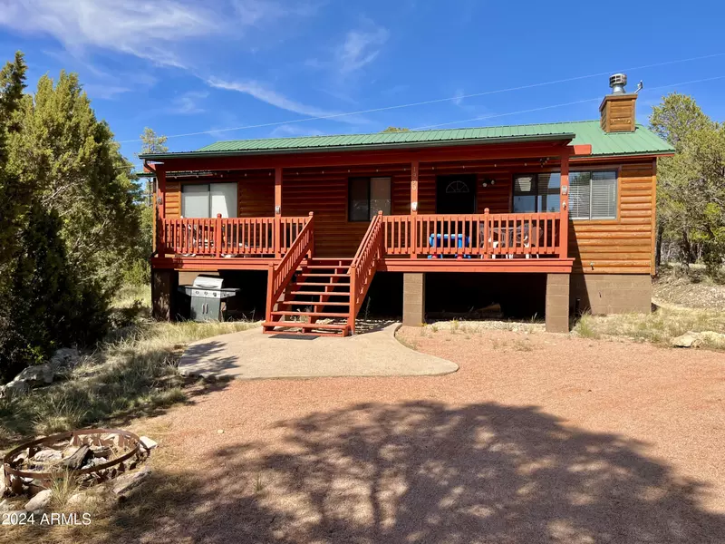 1990 Red Deer Run, Overgaard, AZ 85933