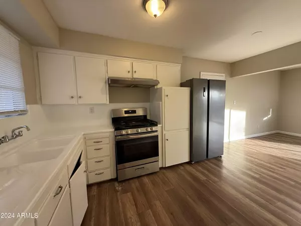 Phoenix, AZ 85021,2207 W STATE Avenue