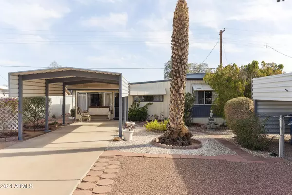 137 S MOUNTAIN Road, Apache Junction, AZ 85120