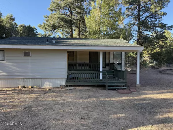 3512 WINCHESTER Road, Overgaard, AZ 85933