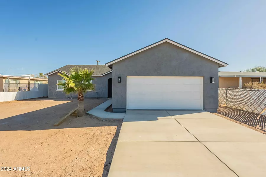 993 S LAWSON Drive, Apache Junction, AZ 85120