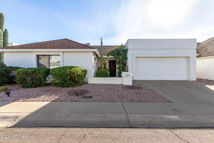 3303 E LONGHORN Drive, Phoenix, AZ 85050