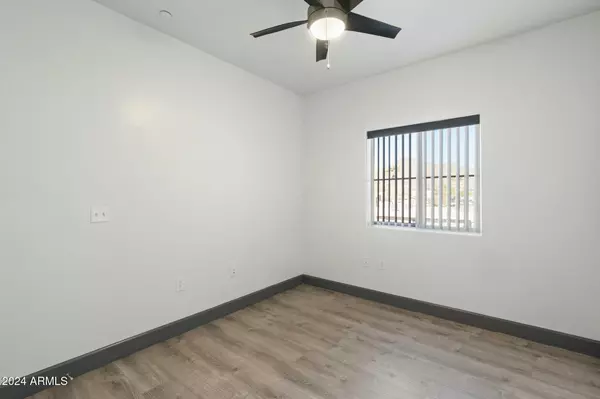 521 E MISSION Lane #5, Phoenix, AZ 85020