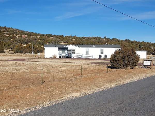 25 COUNTY ROAD 8206 Road, Concho, AZ 85924