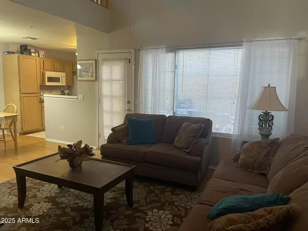 1633 E LAKESIDE Drive #161, Gilbert, AZ 85234