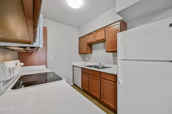 Phoenix, AZ 85015,1518 W COLTER Street #19