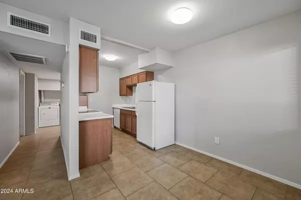 Phoenix, AZ 85015,1518 W COLTER Street #19