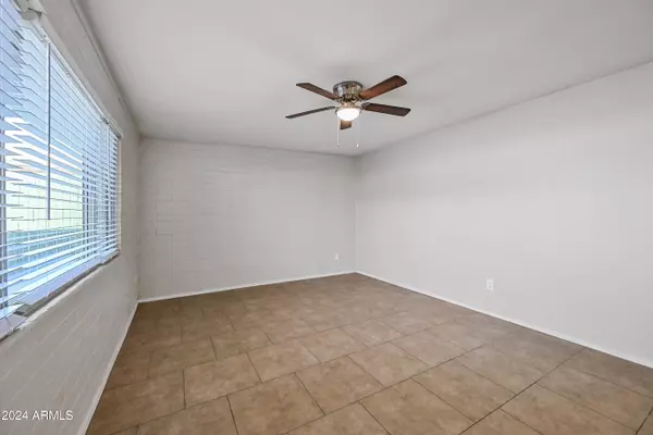 Phoenix, AZ 85015,1518 W COLTER Street #19