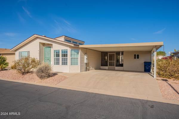 Apache Junction, AZ 85119,3301 S GOLDFIELD Road #2015