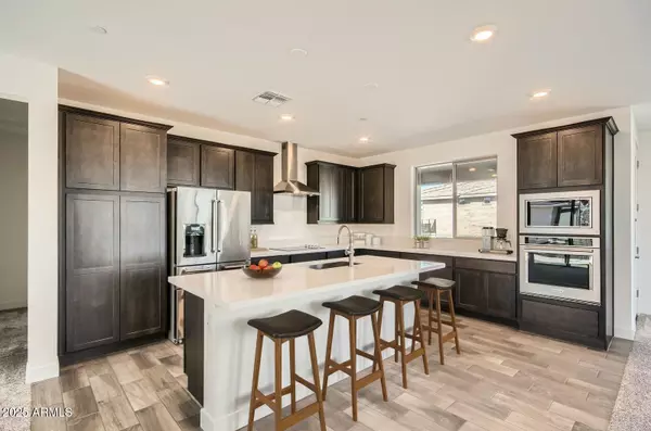 Phoenix, AZ 85085,2121 W SONORAN DESERT Drive #29