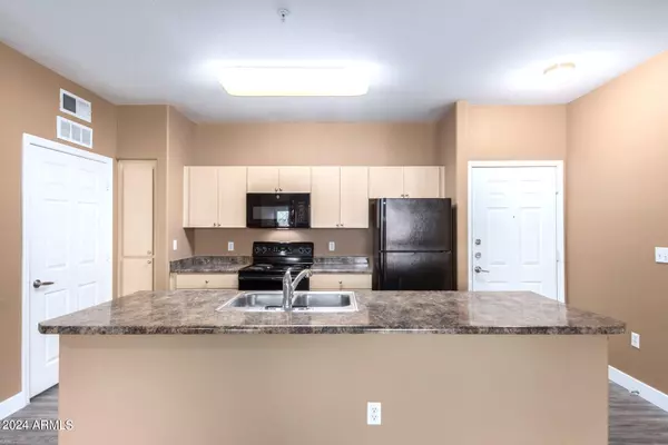 Phoenix, AZ 85032,18416 N CAVE CREEK Road #3060