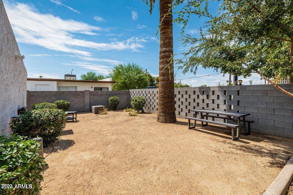 Phoenix, AZ 85016,4229 N 17TH Street