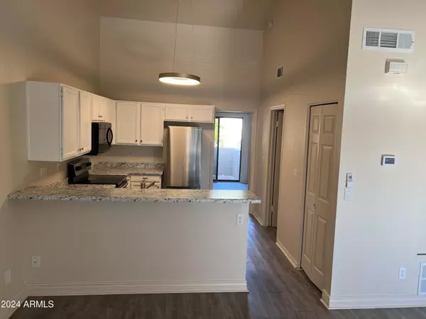 Scottsdale, AZ 85254,5704 E AIRE LIBRE Avenue #2049